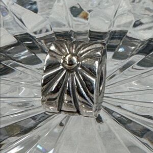 Pandora Sunburst clip